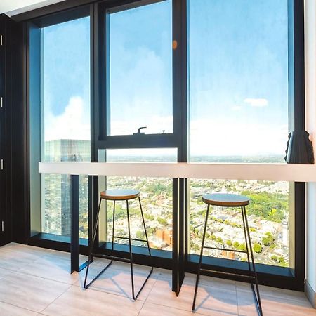 Mega Style Apartments Victoria One เมลเบิร์น ภายนอก รูปภาพ