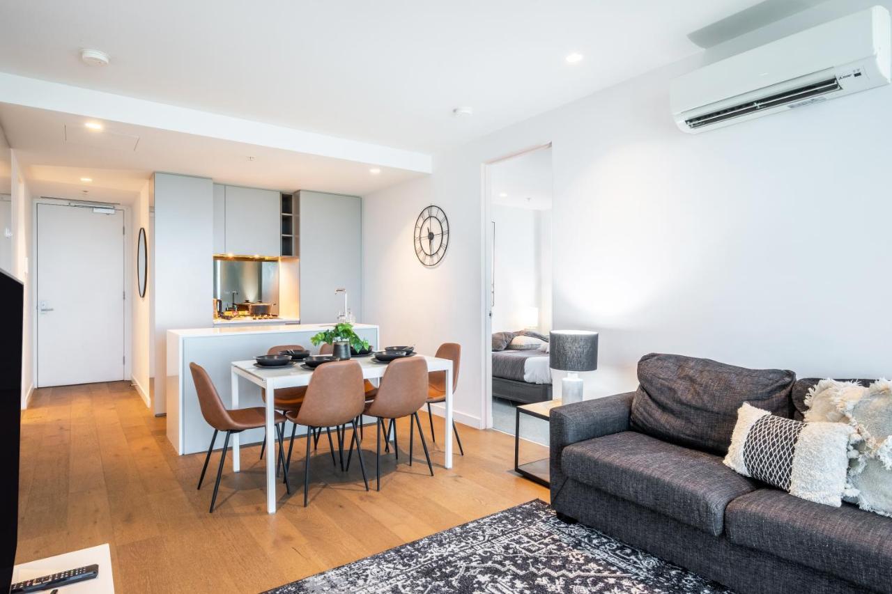 Mega Style Apartments Victoria One เมลเบิร์น ภายนอก รูปภาพ