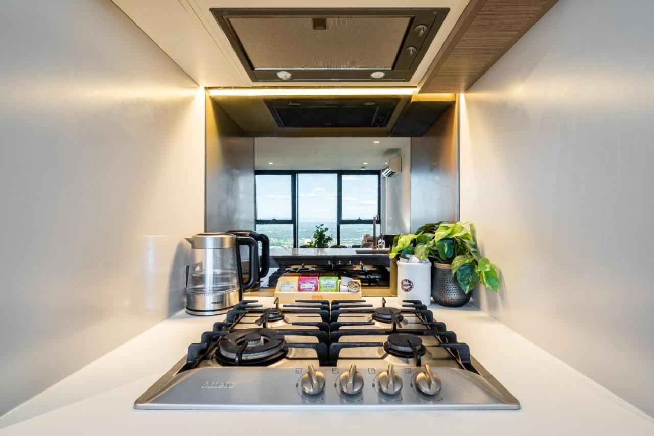 Mega Style Apartments Victoria One เมลเบิร์น ภายนอก รูปภาพ