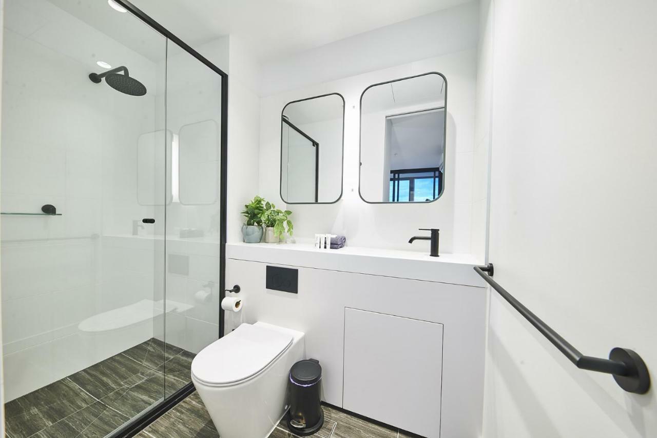 Mega Style Apartments Victoria One เมลเบิร์น ภายนอก รูปภาพ